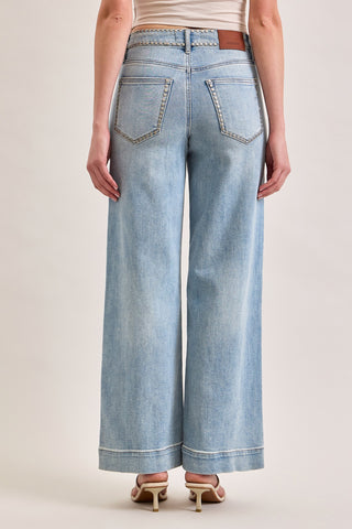 Nell Wide Leg Stud Pocket Jeans • Super Light Wash