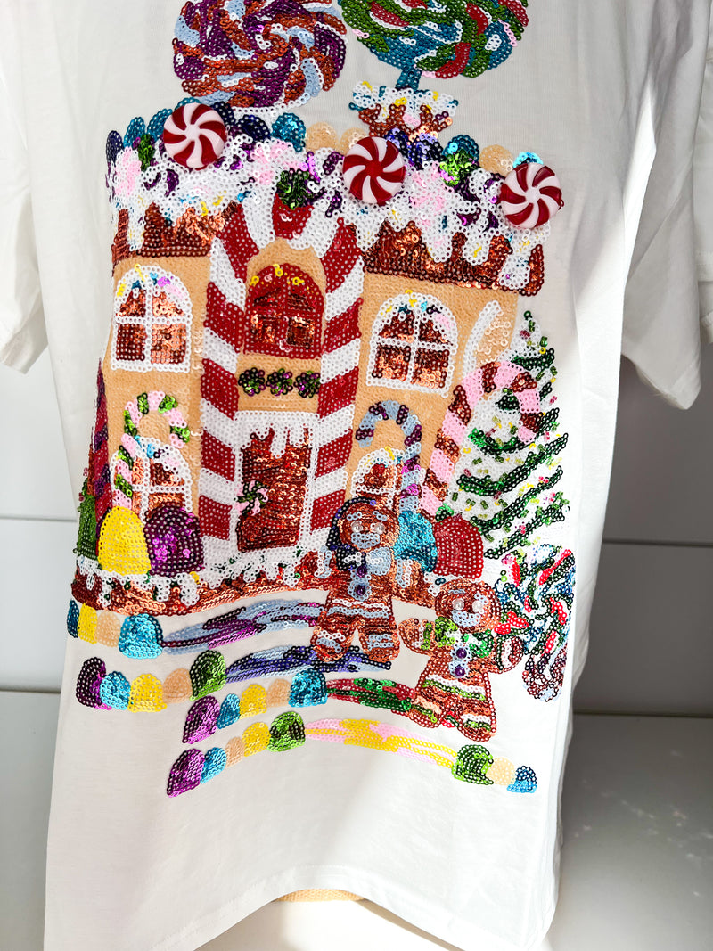 QOS White Gingerbread House Scene Tee