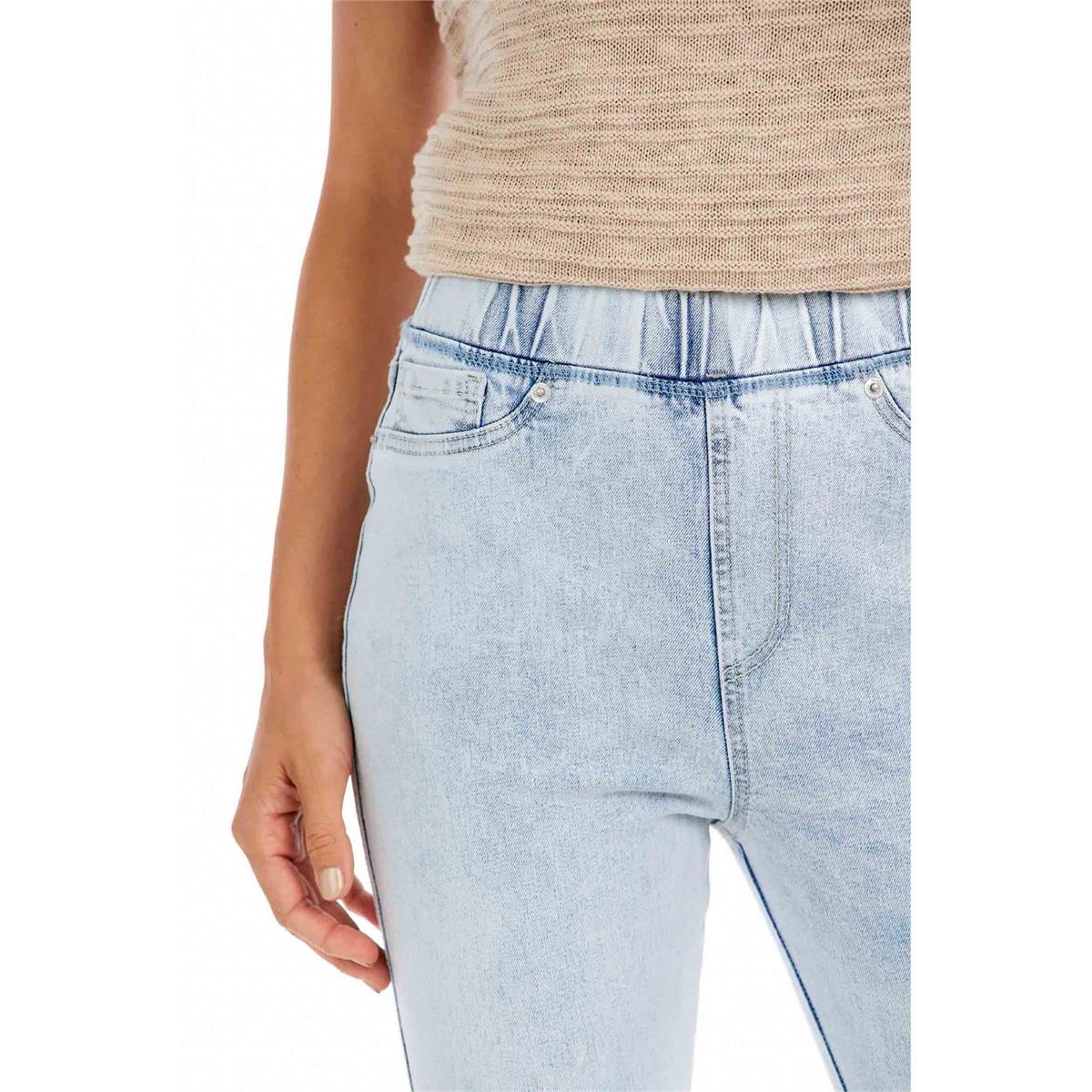 Lyla Flare Jeans • Blue Denim