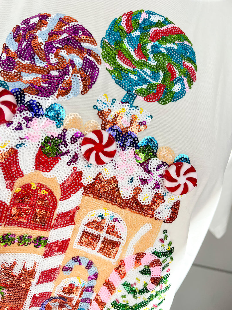 QOS White Gingerbread House Scene Tee