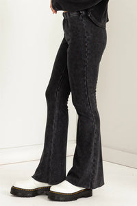 Wild Soul Mid-Rise Flare Pants • Black