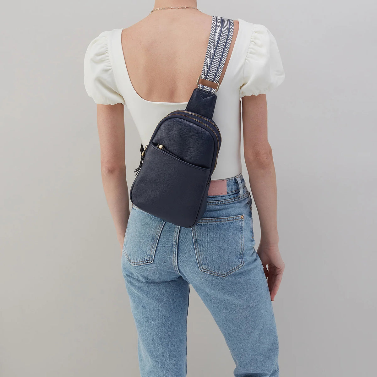 Cass Sling • Sling Bag