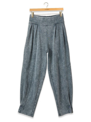 Mineral Wash Balloon Pants • Black