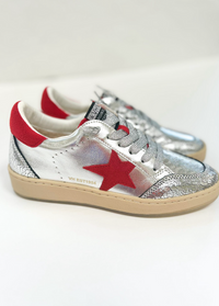 Denisse 44 Sneaker • Washed Silver + Red