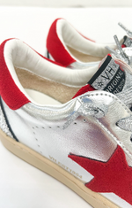 Denisse 44 Sneaker • Washed Silver + Red