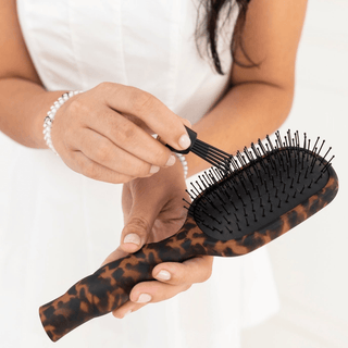 Detangler Brush for Medium Hair • Tortoise
