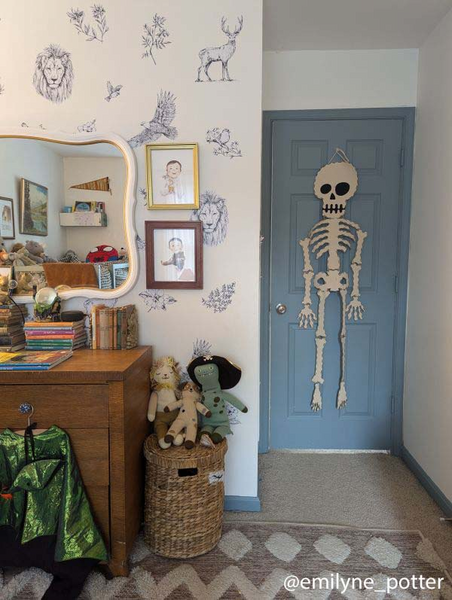 Skeleton Halloween Door Hanger • White